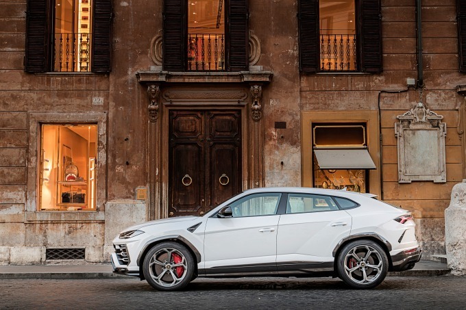 ランボルギーニ「ウルス」"世界最速"SUV、スポーツカー由来のラグジュアリーなデザイン｜写真29