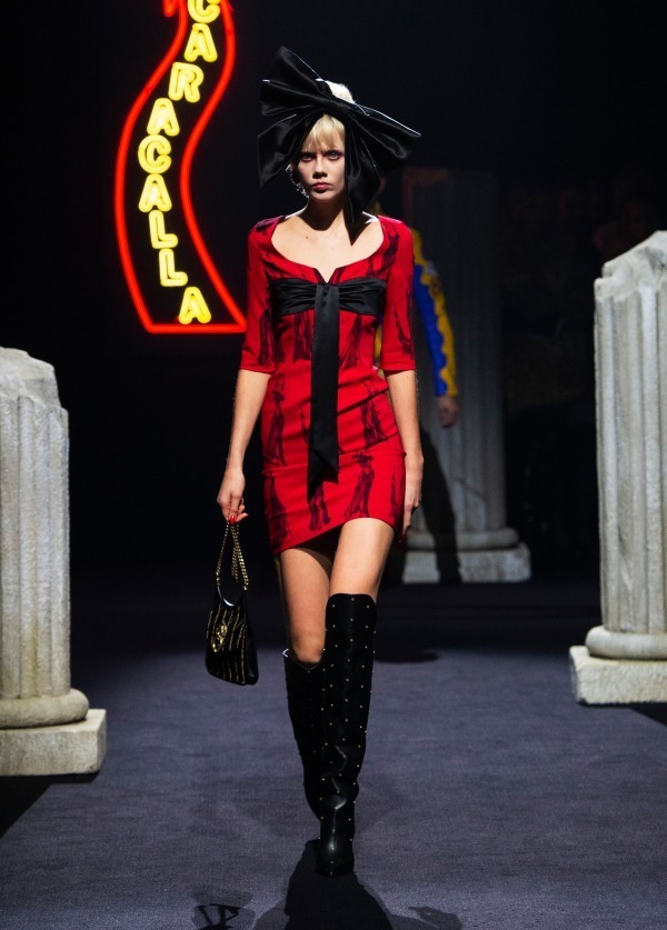 モスキーノ(MOSCHINO) 2019年プレフォールウィメンズコレクション  - 写真12