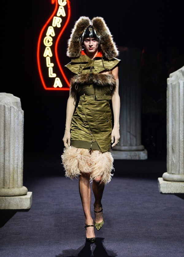 モスキーノ(MOSCHINO) 2019年プレフォールウィメンズコレクション  - 写真27