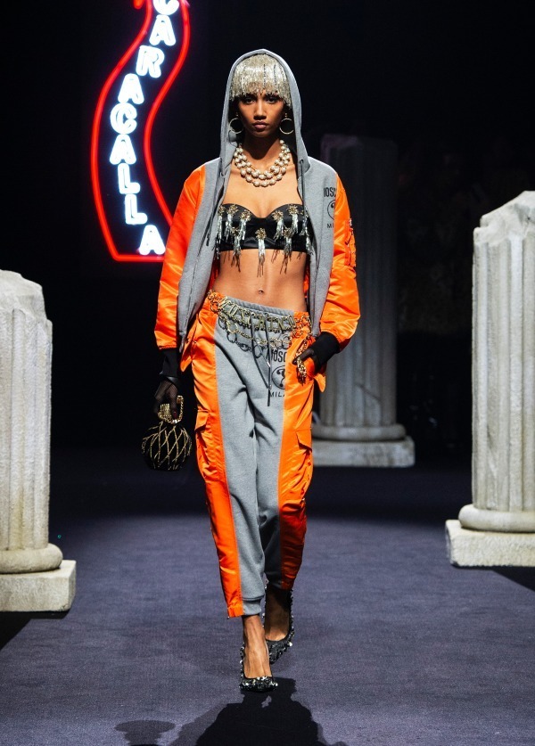 モスキーノ(MOSCHINO) 2019年プレフォールウィメンズコレクション  - 写真29