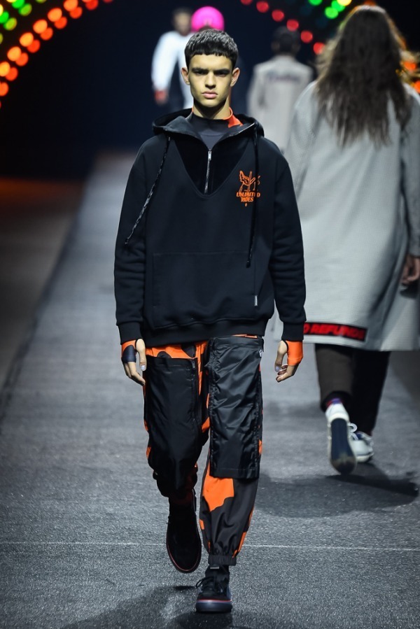 マルセロ・ブロン カウンティ・オブ・ミラン(MARCELO BURLON COUNTY OF MILAN) 2019-20年秋冬ウィメンズ&メンズコレクション  - 写真23