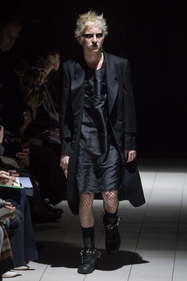 コム デ ギャルソン・オム プリュス(COMME des GARÇONS HOMME PLUS) 2019-20年秋冬メンズコレクション  - 写真3