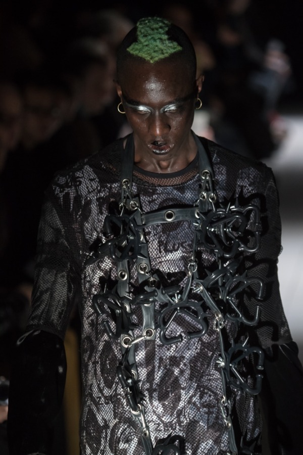 コム デ ギャルソン・オム プリュス(COMME des GARÇONS HOMME PLUS) 2019-20年秋冬メンズコレクション  - 写真22