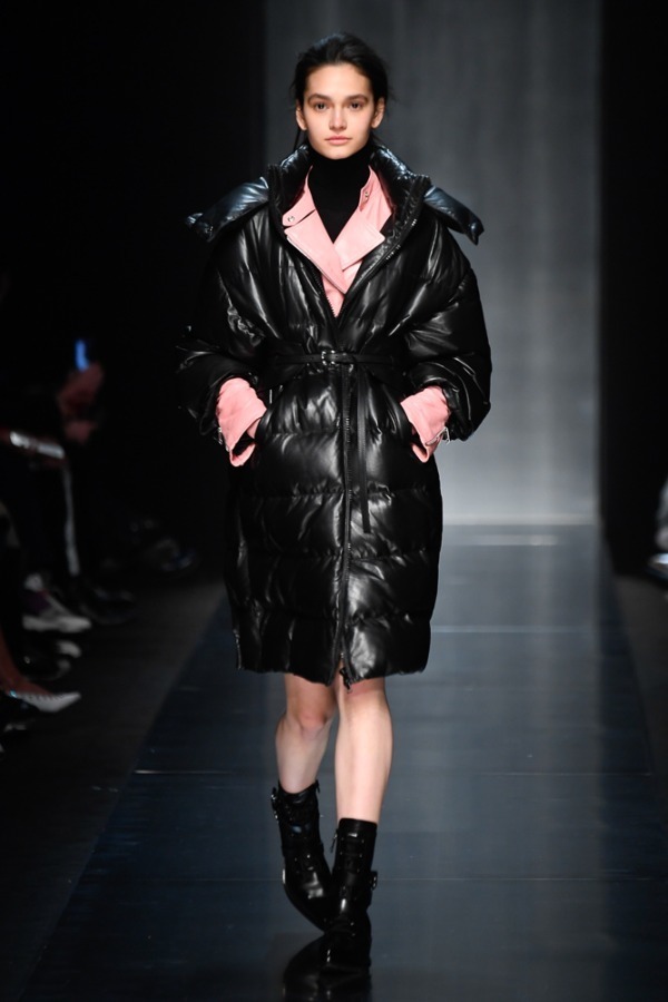 エルマンノ シェルヴィーノ(ERMANNO SCERVINO) 2019-20年秋冬ウィメンズコレクション  - 写真15