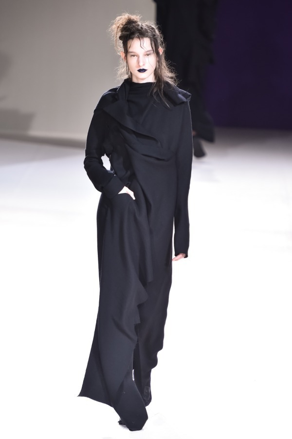 ヨウジヤマモト(Yohji Yamamoto) 2019-20年秋冬ウィメンズコレクション  - 写真15