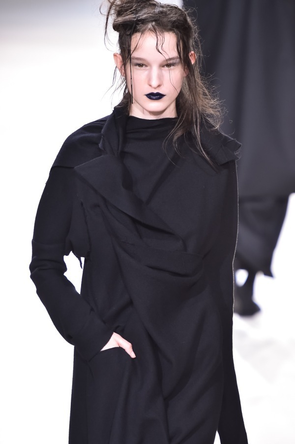 ヨウジヤマモト(Yohji Yamamoto) 2019-20年秋冬ウィメンズコレクション  - 写真16