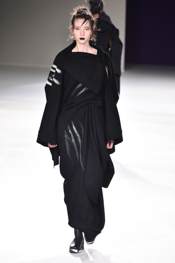 ヨウジヤマモト(Yohji Yamamoto) 2019-20年秋冬ウィメンズコレクション  - 写真49