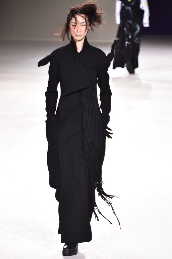 ヨウジヤマモト(Yohji Yamamoto) 2019-20年秋冬ウィメンズコレクション  - 写真25