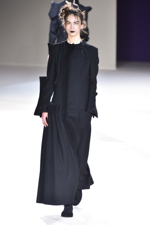 ヨウジヤマモト(Yohji Yamamoto) 2019-20年秋冬ウィメンズコレクション  - 写真5