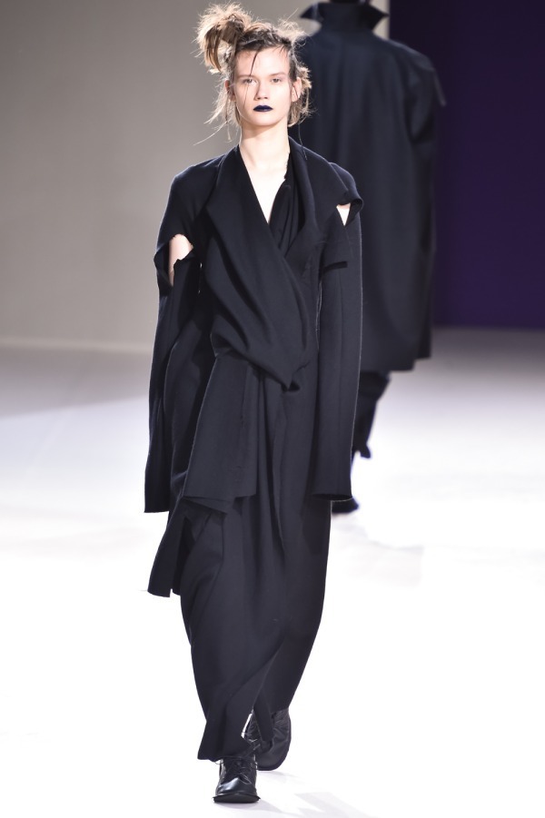 ヨウジヤマモト(Yohji Yamamoto) 2019-20年秋冬ウィメンズコレクション  - 写真17