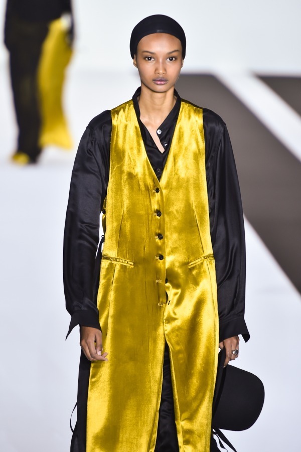 アン ドゥムルメステール(ANN DEMEULEMEESTER) 2019-20年秋冬ウィメンズコレクション  - 写真30