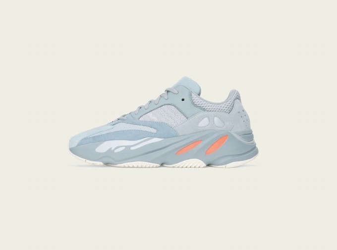 アディダス(adidas) YEEZY BOOST 700｜写真1