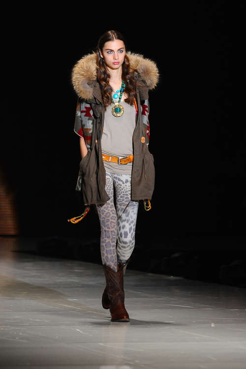 東京ランウェイ 2012A/W 2ndステージ - EMODAなどの人気ブランド、ベッキーや小島よしおも出演｜写真107