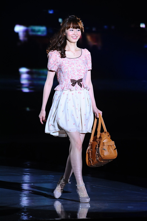 東京ランウェイ 2012A/W 2ndステージ - EMODAなどの人気ブランド、ベッキーや小島よしおも出演｜写真84