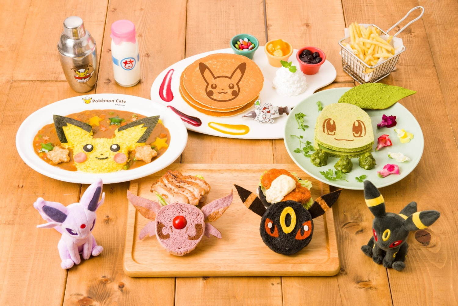 ポケモンカフェからエーフィ＆ブラッキーのチキンバーガー - 金・銀のポケモンが限定メニューに｜写真1