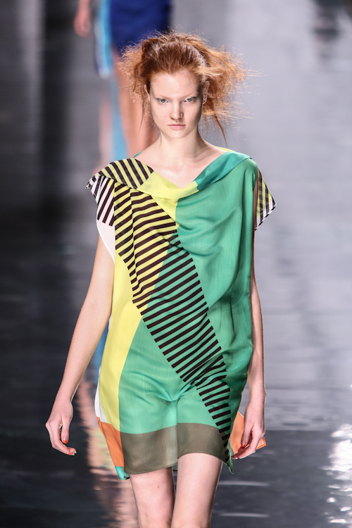 イッセイ ミヤケ(ISSEY MIYAKE) 2013年春夏ウィメンズコレクション  - 写真2