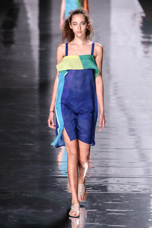 イッセイ ミヤケ(ISSEY MIYAKE) 2013年春夏ウィメンズコレクション  - 写真3