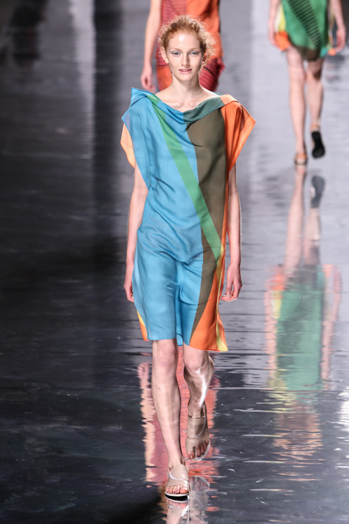 イッセイ ミヤケ(ISSEY MIYAKE) 2013年春夏ウィメンズコレクション  - 写真5