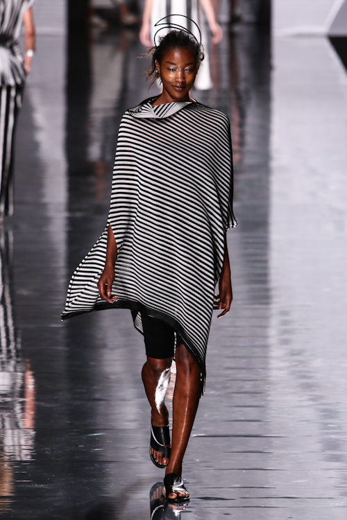 イッセイ ミヤケ(ISSEY MIYAKE) 2013年春夏ウィメンズコレクション  - 写真30