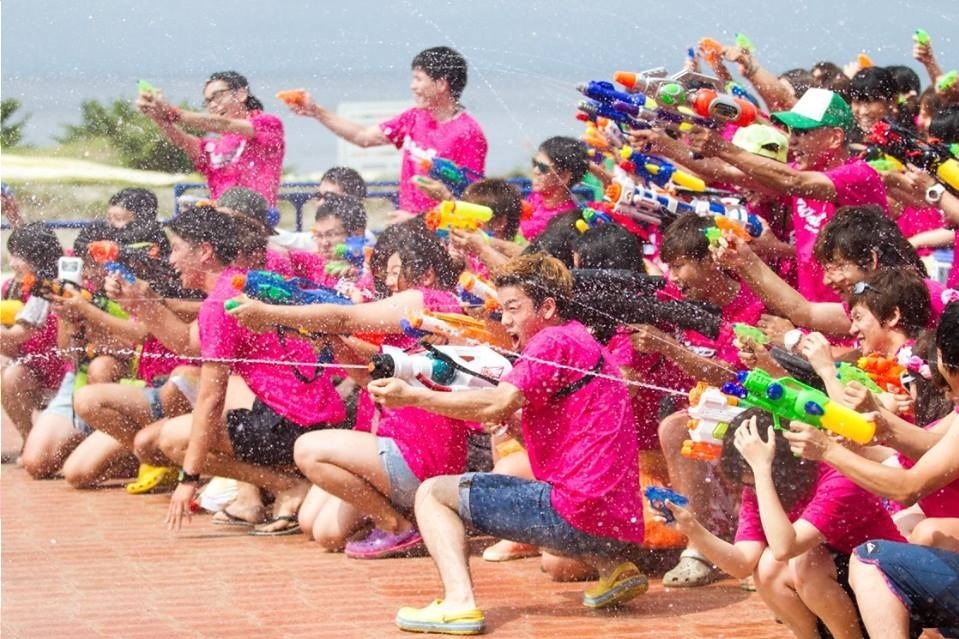 「ウォーターラン」千葉・幕張海浜公園で、水風船10万個＆水鉄砲バトルやお笑いライブも｜写真6