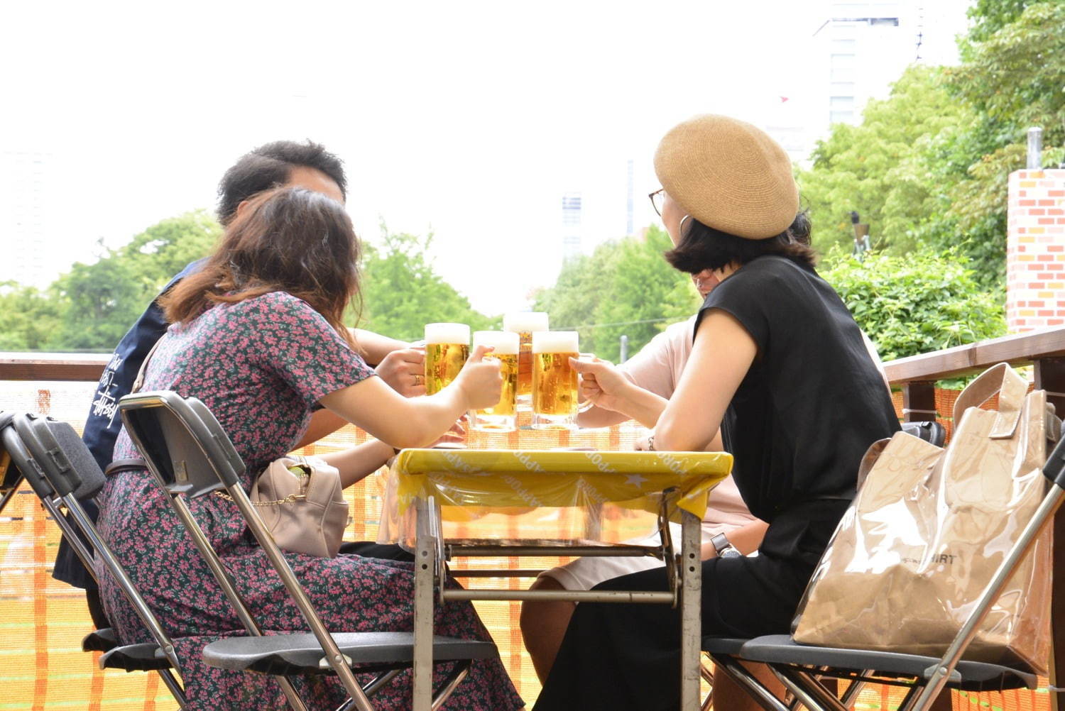 「さっぽろ夏まつり」約1kmに渡る国内最大級ビアガーデンや北海盆踊りが札幌大通りで｜写真1