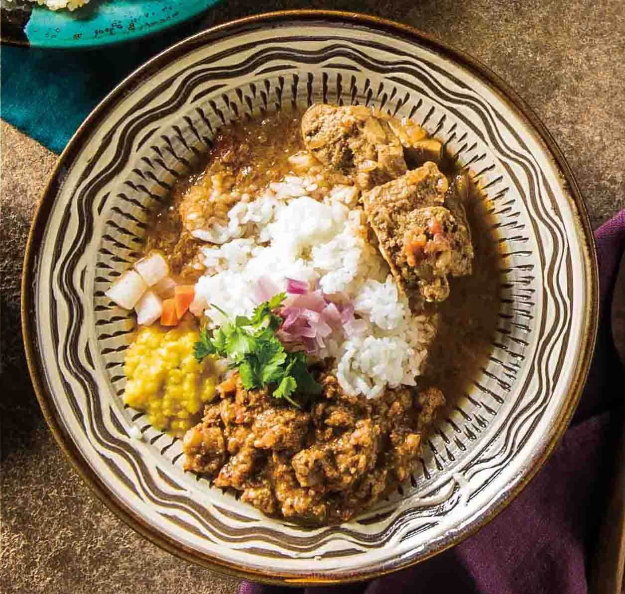 創作カレー ツキノワ「チキンカレーと軟骨入り鶏キーマ」1,080円