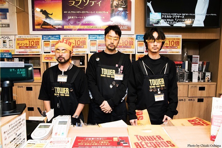 山田孝之・綾野剛・内田朝陽のバンド「THE XXXXXX」展示会が大阪に巡回、ライブ写真や新作グッズ｜写真2