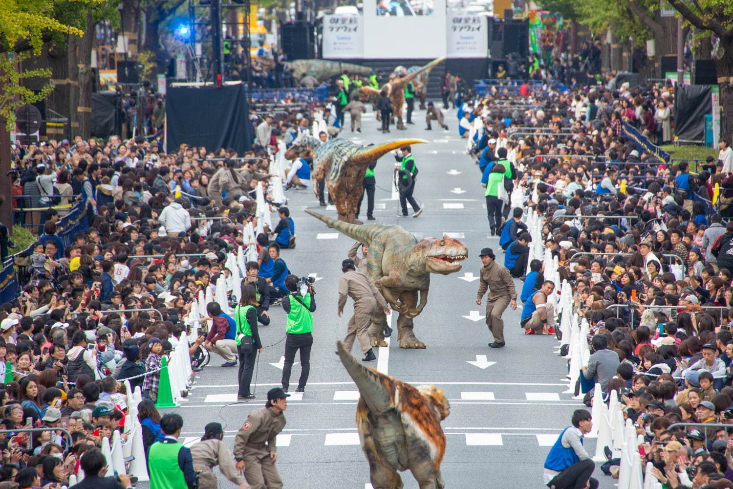 「御堂筋ランウェイ」東京ディズニーリゾートのパレードが大阪に、ピカチュウの大行進も｜写真1