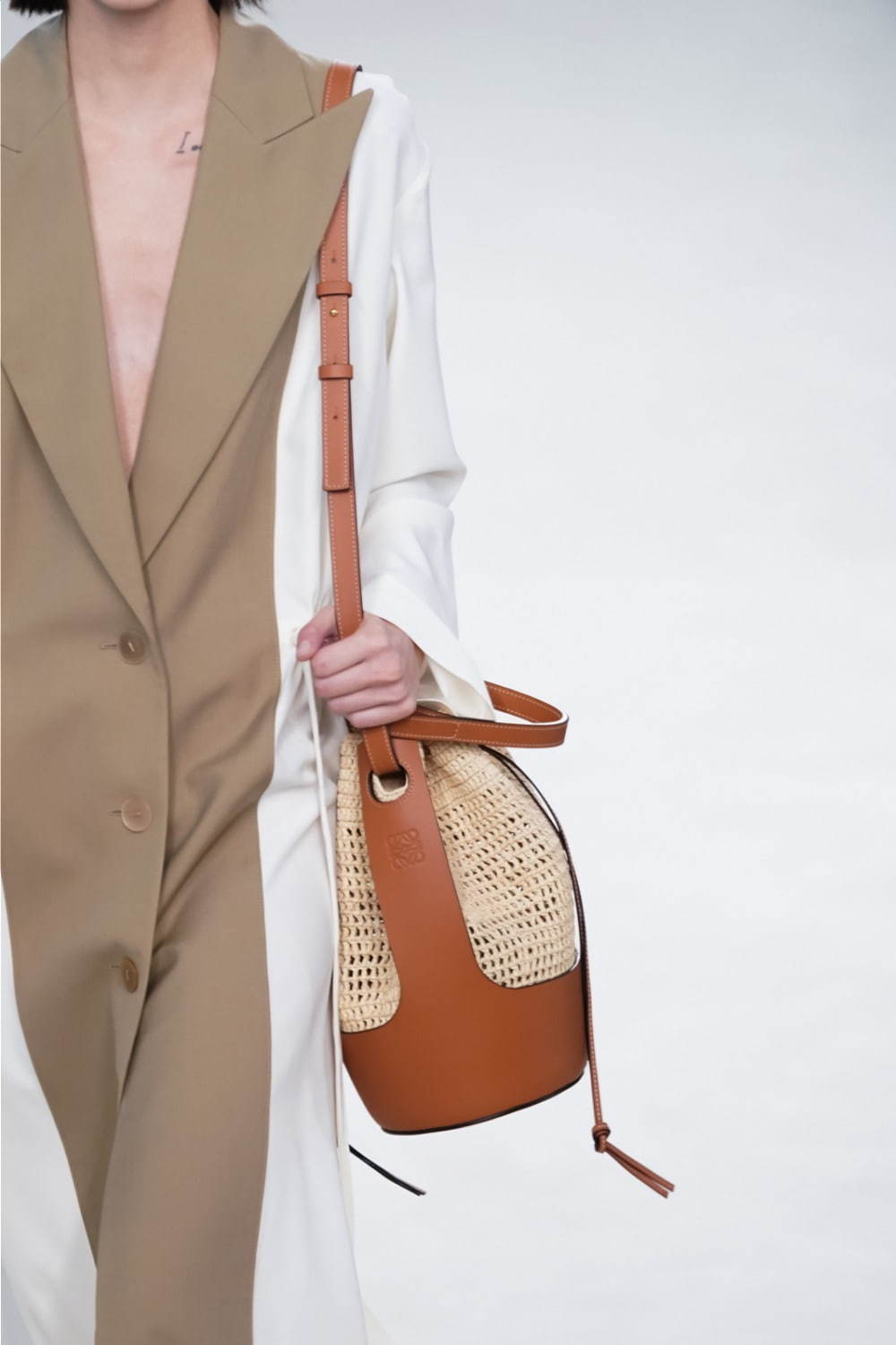 ロエベ(LOEWE) 2020年春夏ウィメンズコレクション シルエット - 写真20