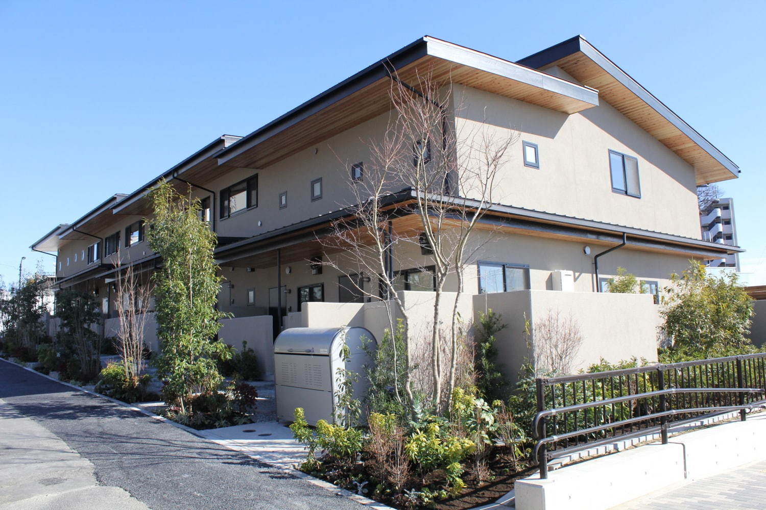 「下北線路街」小田急 東北沢～世田谷代田駅の街づくり - 商業施設や温泉施設、エンタメカフェなど｜写真1