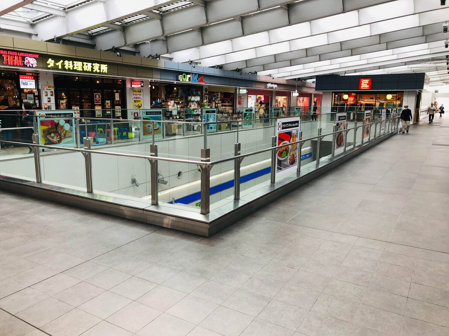 「下北線路街」小田急 東北沢～世田谷代田駅の街づくり - 商業施設や温泉施設、エンタメカフェなど | 写真