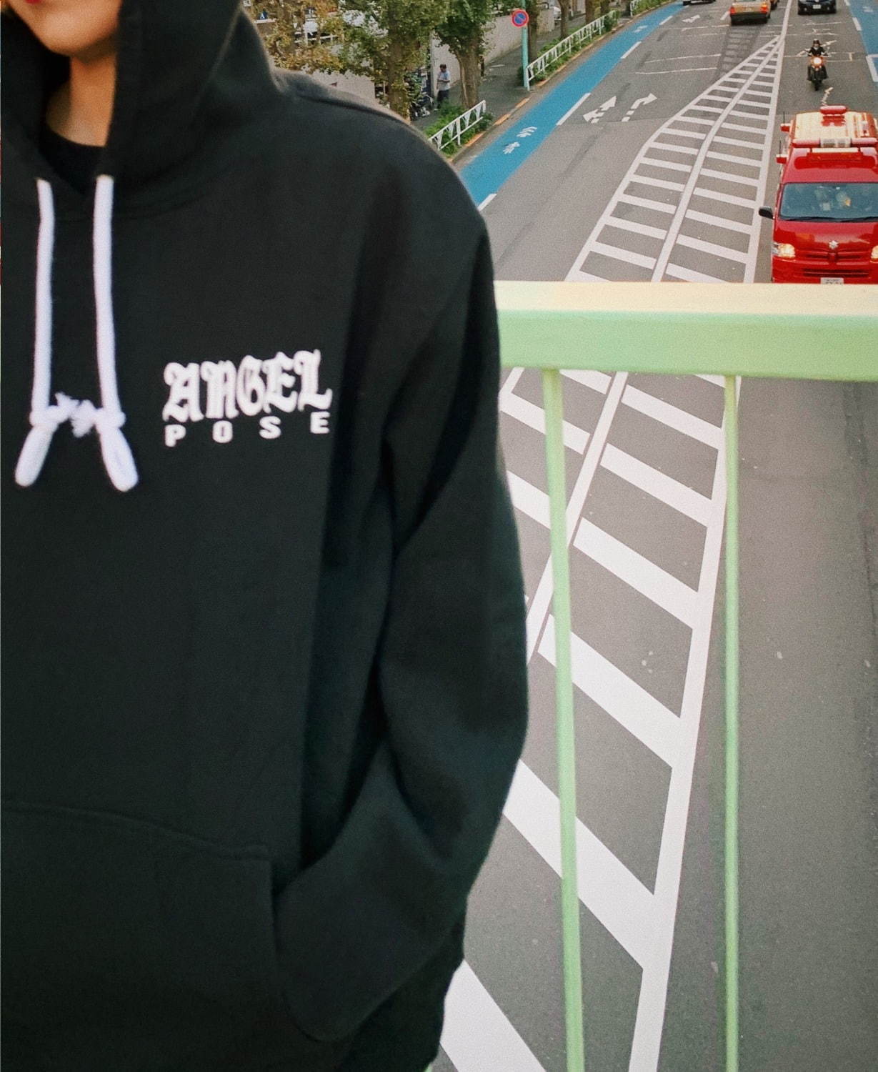 Angel Pose Hoodie(ブラック) 15,000円＋税