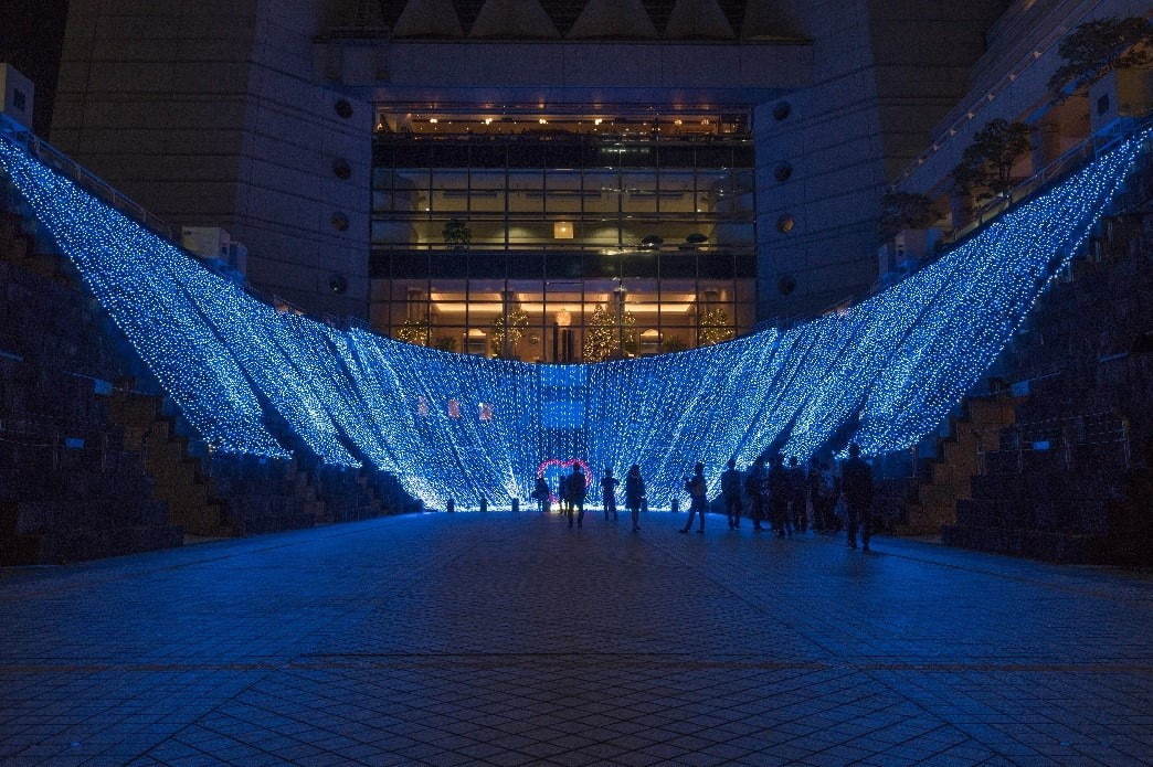 横浜・みなとみらいのイルミネーション「ヨコハマミライト」横浜駅東口〜さくら通りに約50万球の光｜写真17