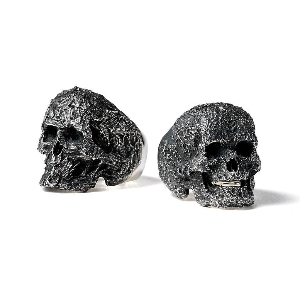 左から)“LAVENDER SKULL” Ring 13, 15, 17, 19, 21, 23, 25号 63,000円＋税
“KINGSTON SKULL” Ring 13, 15, 17, 19, 21, 23, 25号 63,000円+税