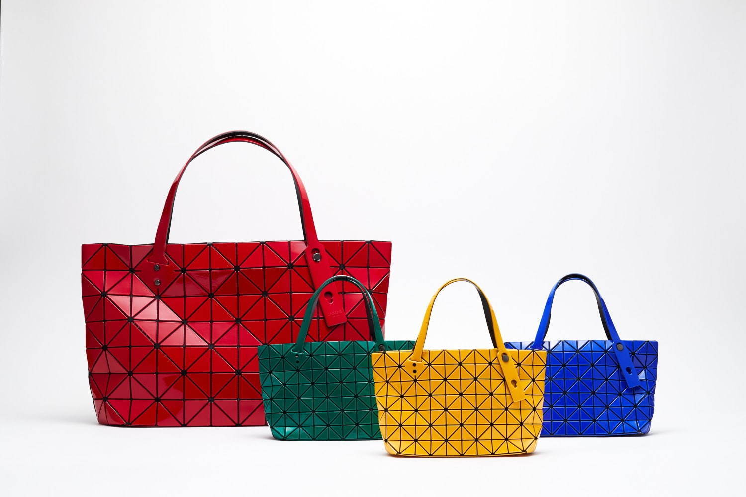 BAO BAO ISSEY MIYAKE“4分の1”サイズの限定ミニバッグ、定番トートやポーチも｜写真9