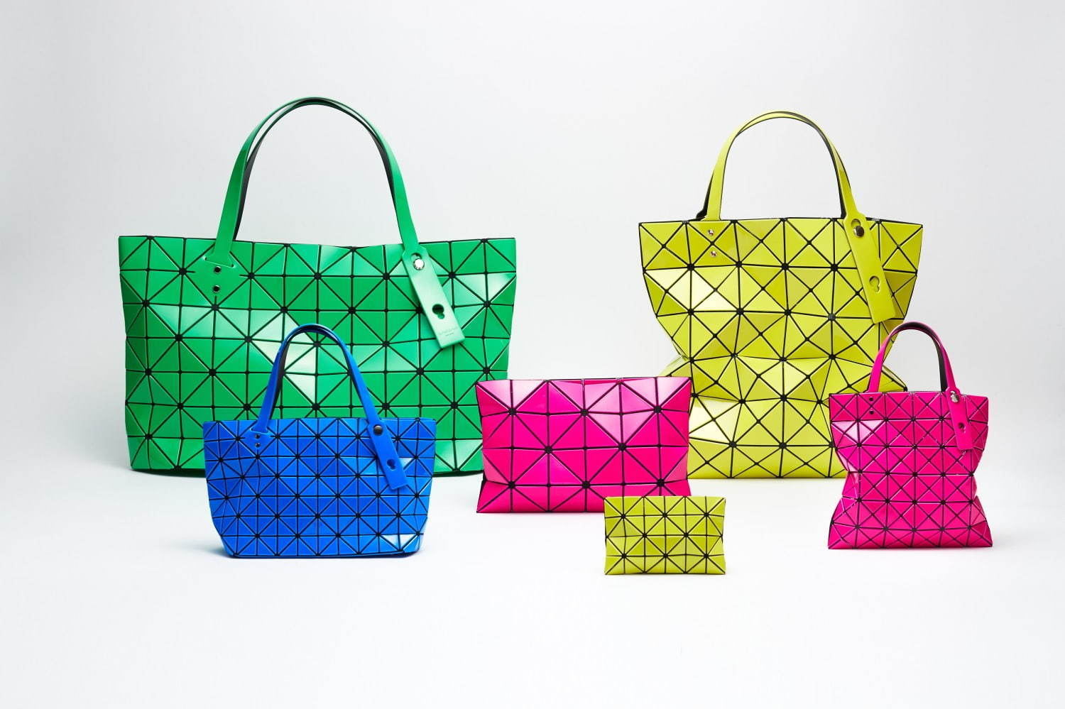 BAO BAO ISSEY MIYAKE“4分の1”サイズの限定ミニバッグ、定番トートやポーチも｜写真11