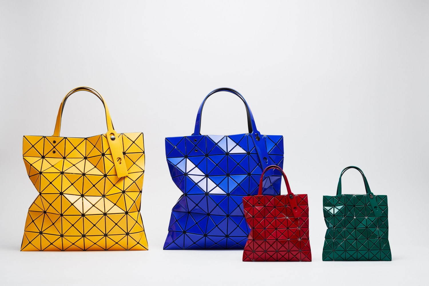 BAO BAO ISSEY MIYAKE“4分の1”サイズの限定ミニバッグ、定番トートやポーチも｜写真8