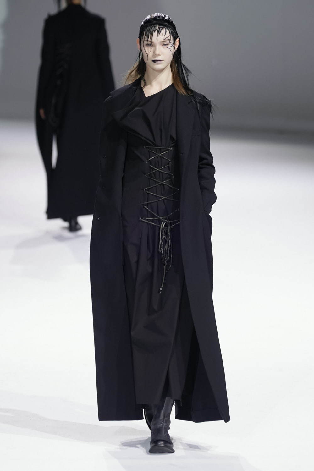 ヨウジヤマモト(Yohji Yamamoto) 2020-21年秋冬ウィメンズコレクション  - 写真2