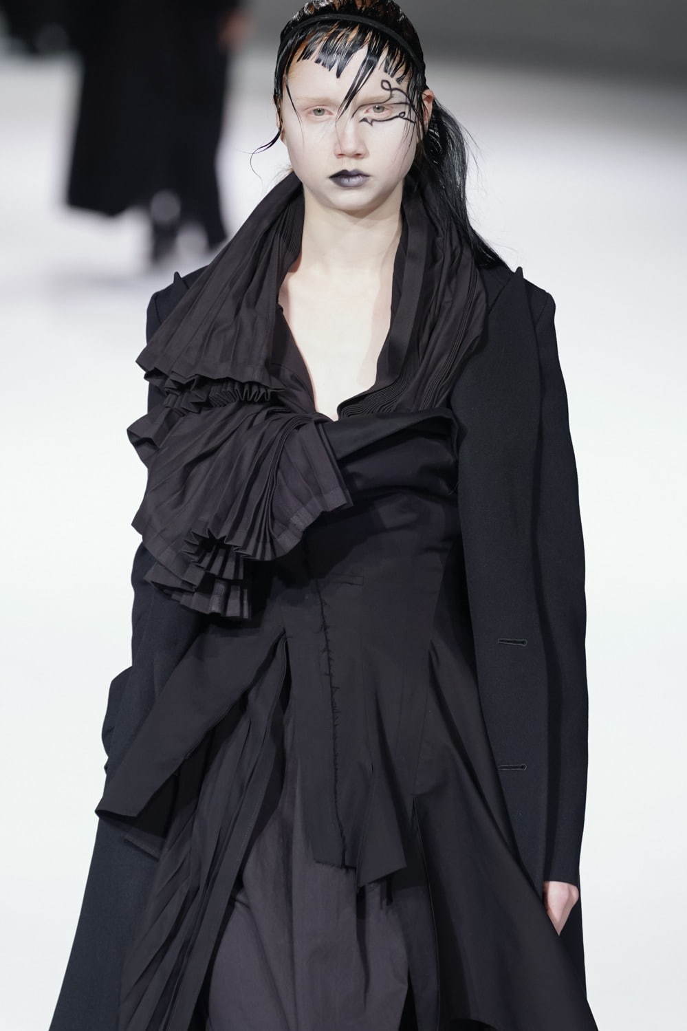 ヨウジヤマモト(Yohji Yamamoto) 2020-21年秋冬ウィメンズコレクション  - 写真7