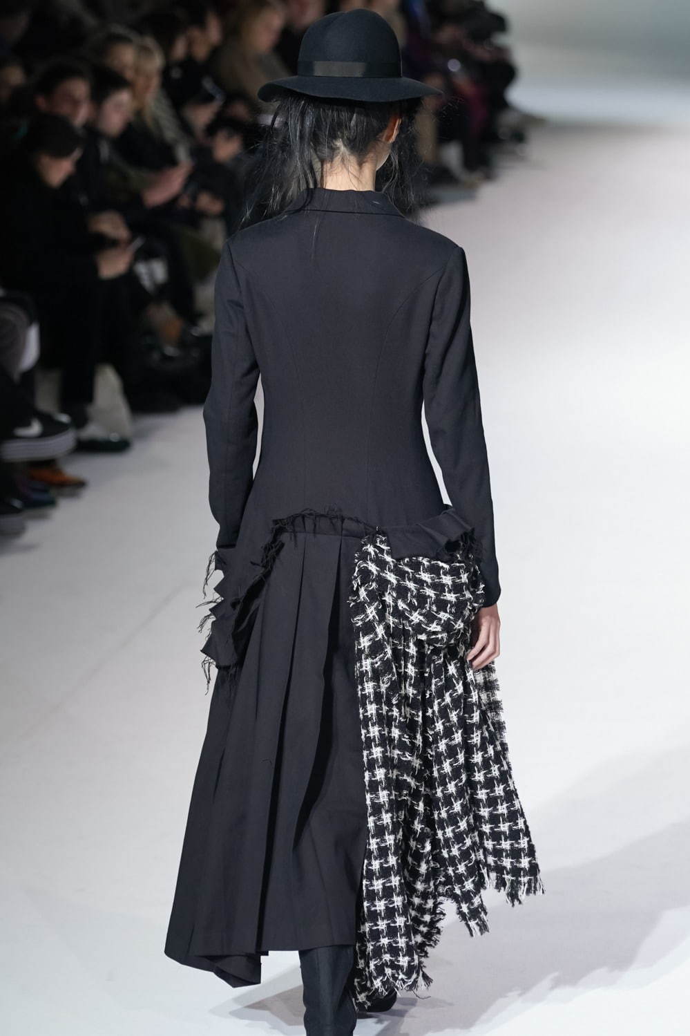 ヨウジヤマモト(Yohji Yamamoto) 2020-21年秋冬ウィメンズコレクション  - 写真20