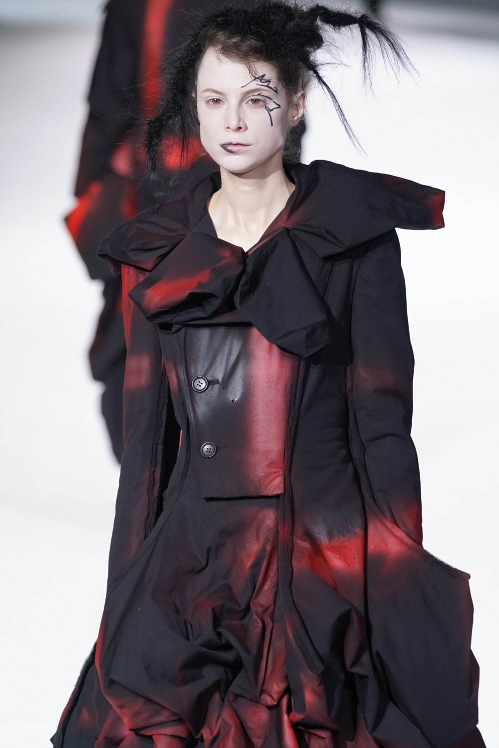 ヨウジヤマモト(Yohji Yamamoto) 2020-21年秋冬ウィメンズコレクション  - 写真35