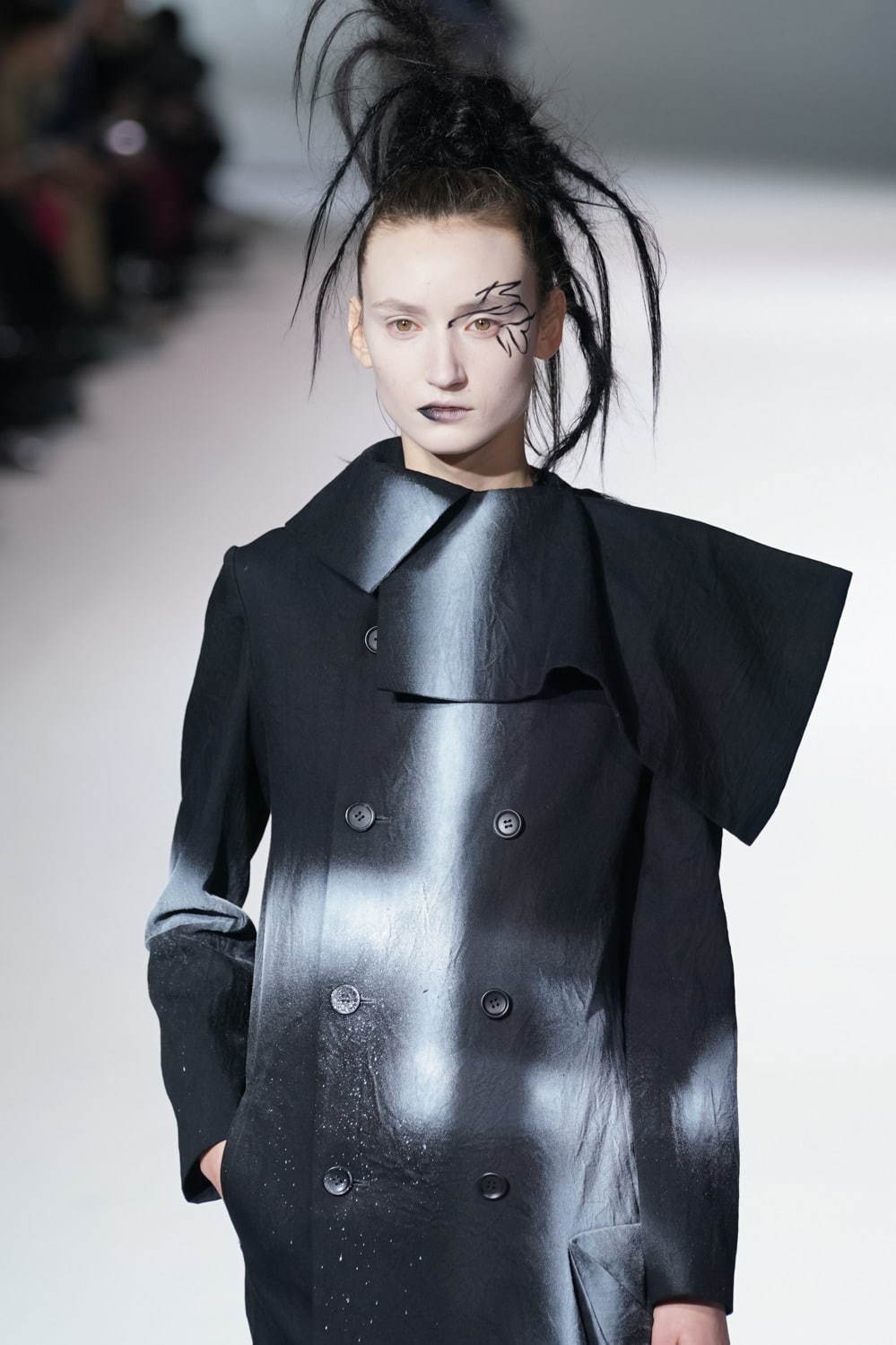 ヨウジヤマモト(Yohji Yamamoto) 2020-21年秋冬ウィメンズコレクション  - 写真49