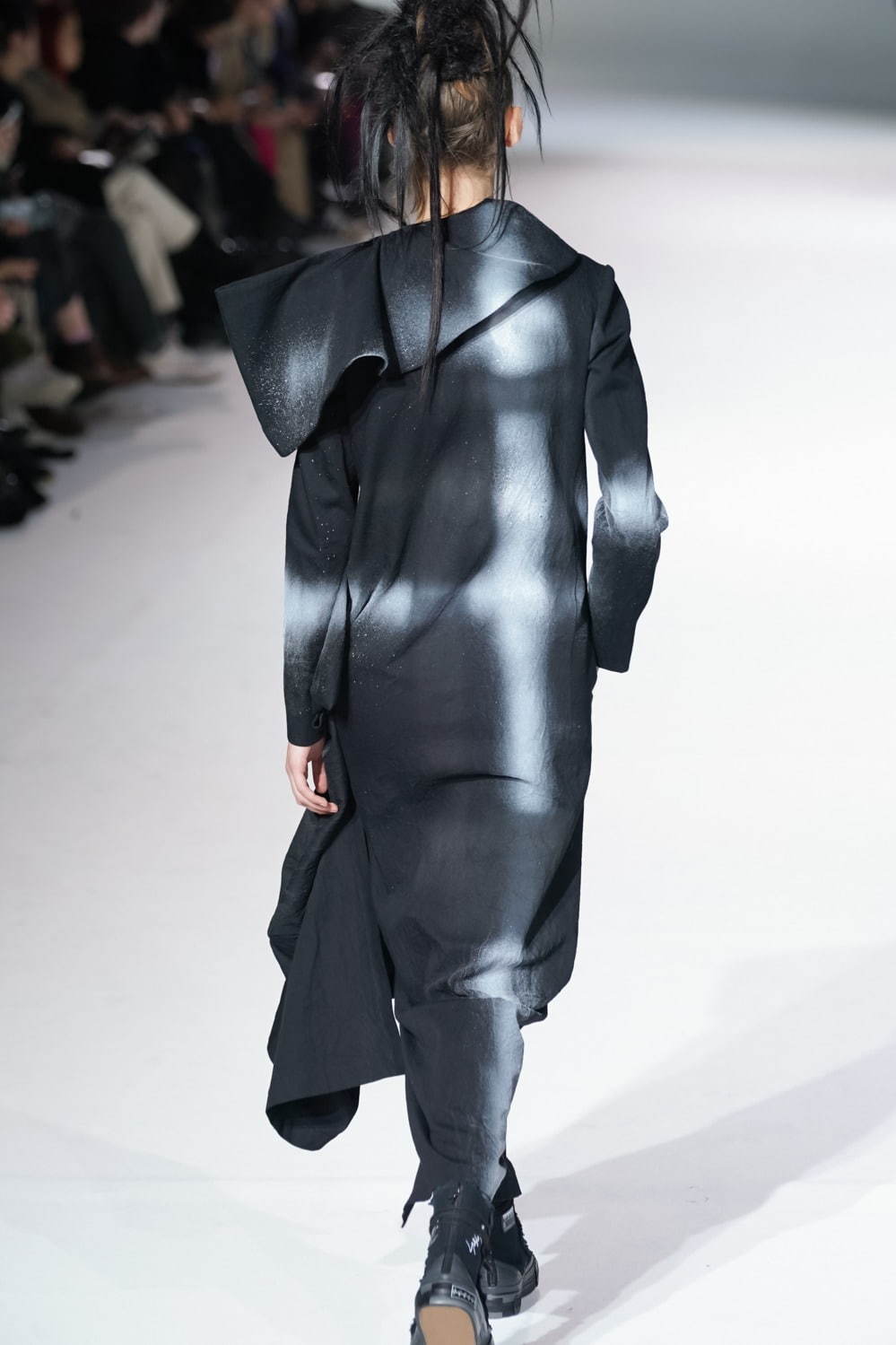 ヨウジヤマモト(Yohji Yamamoto) 2020-21年秋冬ウィメンズコレクション  - 写真50