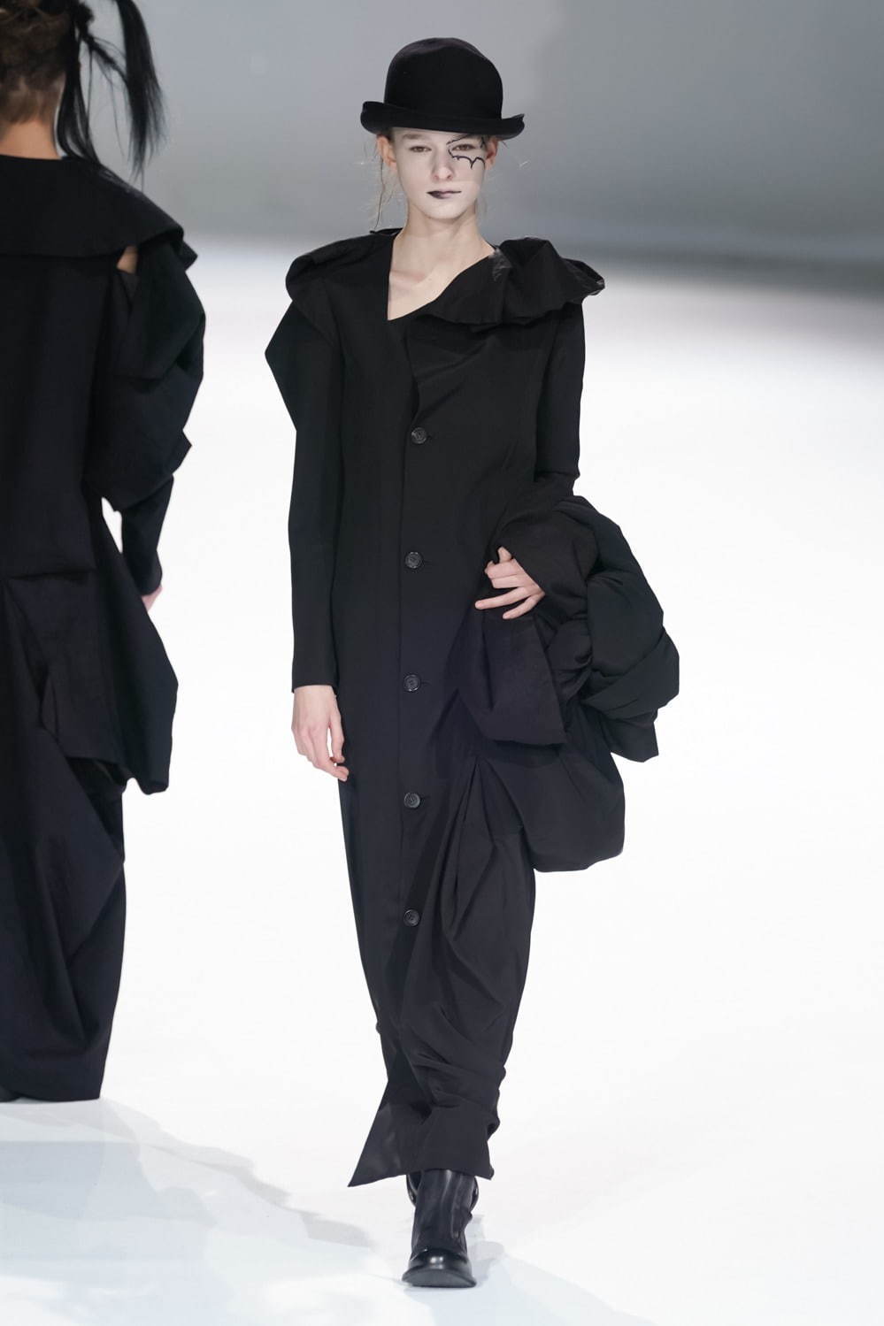 ヨウジヤマモト(Yohji Yamamoto) 2020-21年秋冬ウィメンズコレクション  - 写真63