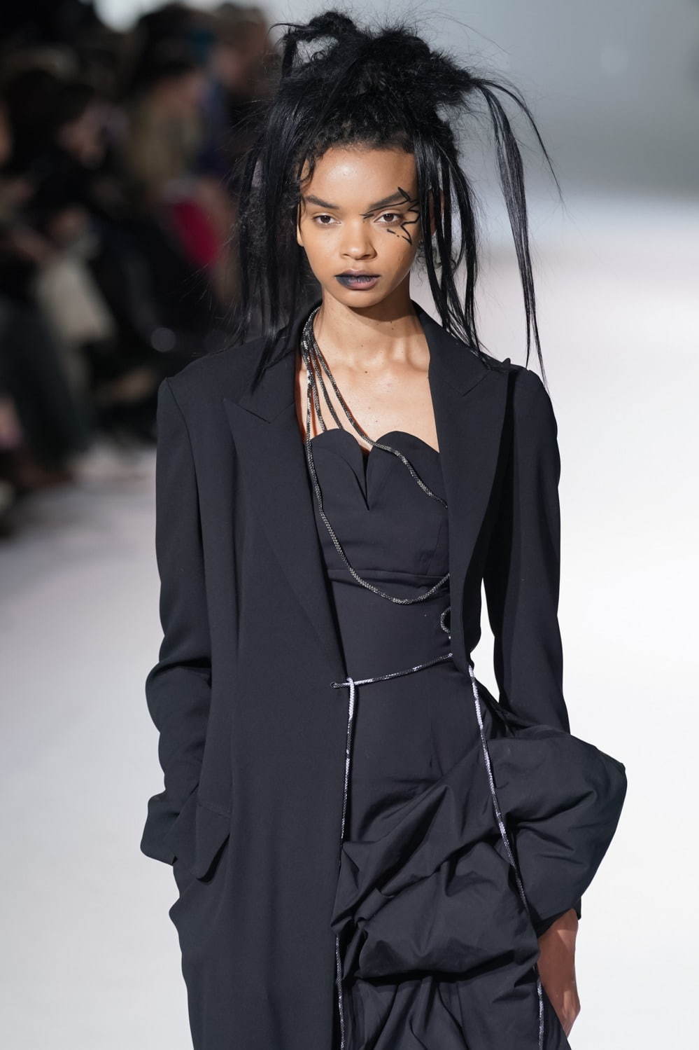 ヨウジヤマモト(Yohji Yamamoto) 2020-21年秋冬ウィメンズコレクション  - 写真68