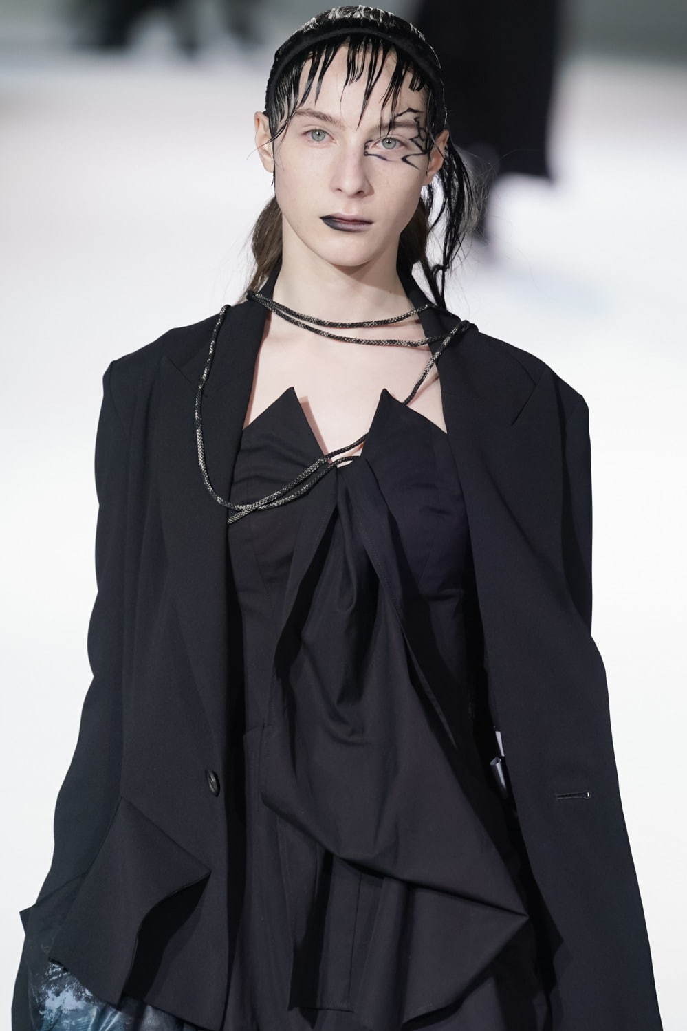 ヨウジヤマモト(Yohji Yamamoto) 2020-21年秋冬ウィメンズコレクション  - 写真70