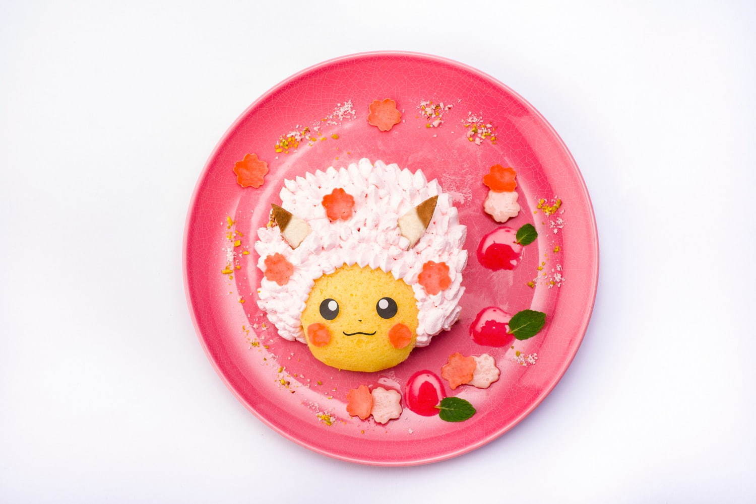 「桜アフロのピカチュウ」ふわふわフルーツサンドケーキ＆ラテ、東京・日本橋ポケモンカフェ限定で｜写真1