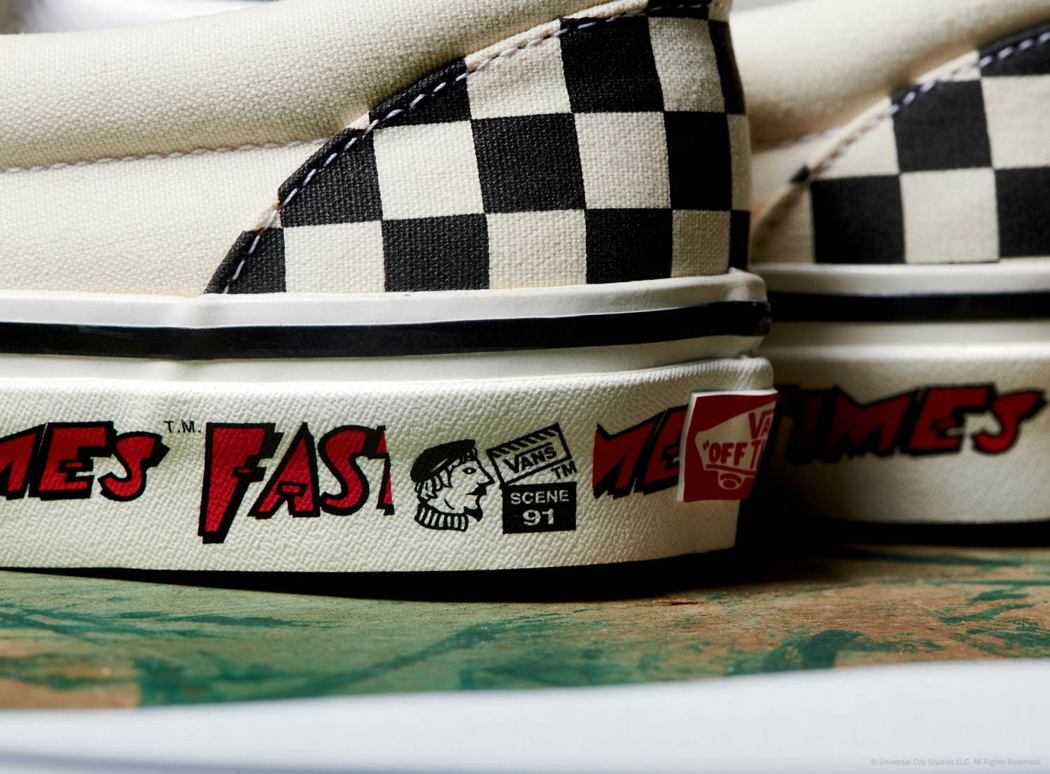 ヴァンズ(VANS) チェッカーボードスリッポン 初体験リッジモント・ハイ｜写真5