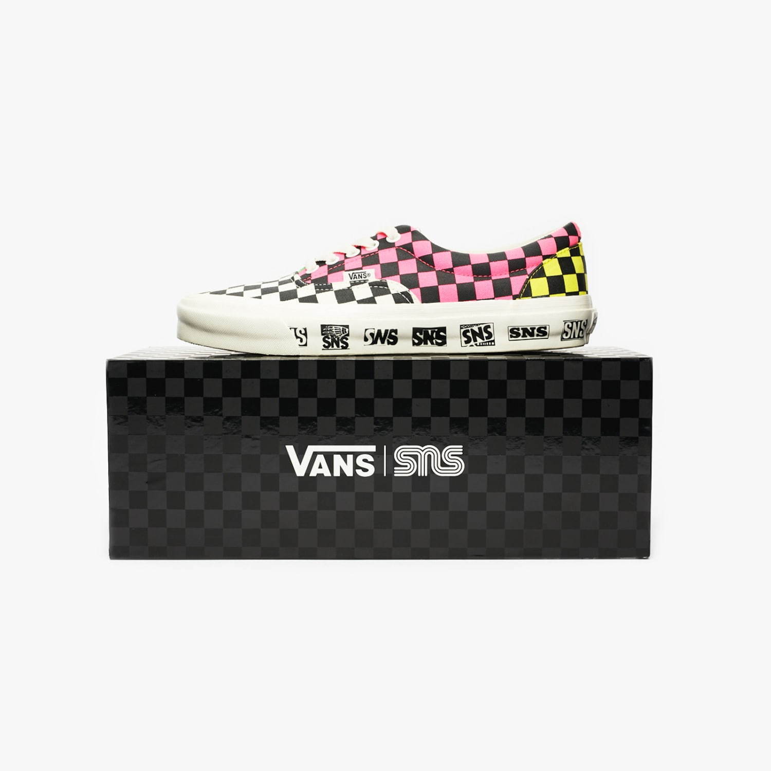 スニーカーズエンスタッフ×VANSのコラボスニーカー、ネオンカラーのチェック柄エラ＆スリッポン｜写真2