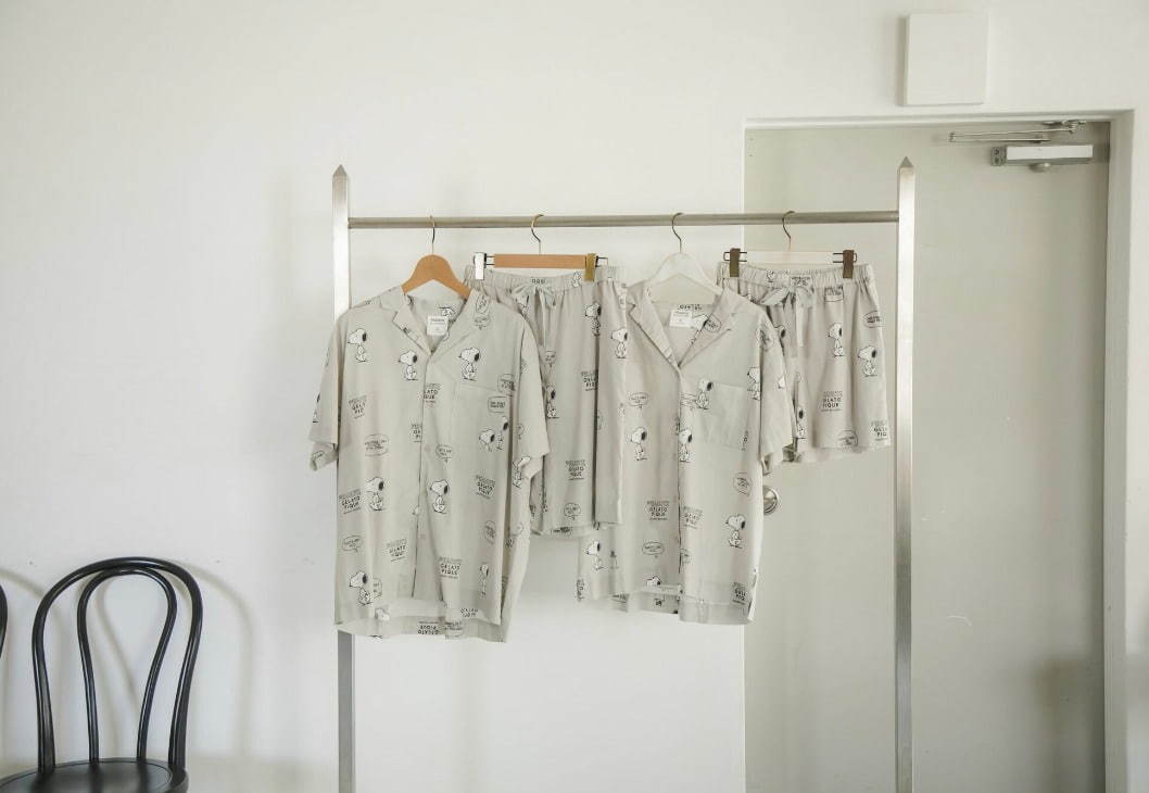 PRINTED SHIRTS PAJAMA
HOMMEシャツ 6,400円＋税/HOMMEハーフパンツ 5,400円＋税/シャツ 6,200円＋税/ショートパンツ 4,400円＋税